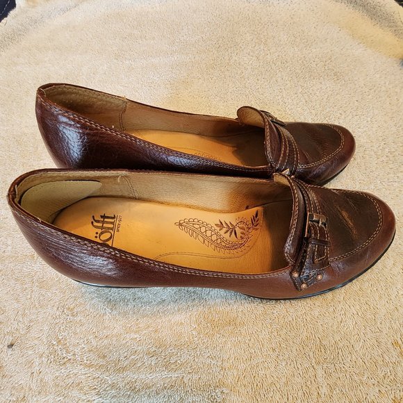 Sofft Rounded Toe Leather Pumps - Picture 2 of 6